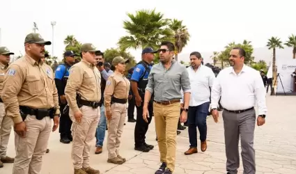 Reconoce alcalde Armando Ayala a 10 polic�as por intervenciones relevantes