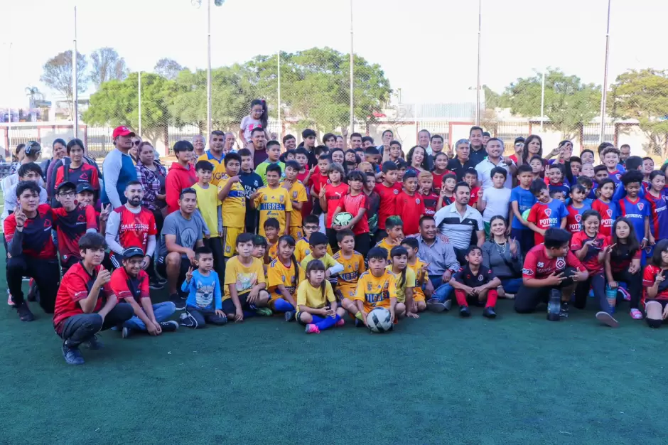 Cancha de ftbol rpido en Unidad Deportiva Andrs Luna Rodrguez