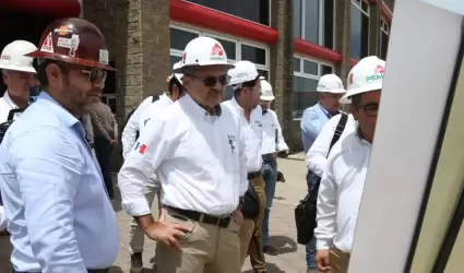 Octavio Romero, director de Pemex, visita el patio de construccin ESEASA Offsho