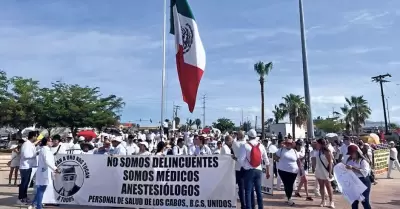 Anestesilogos se unen a protesta por investigacin contra colega que adquiri f