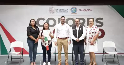 Entrega de actas de doble nacionalidad