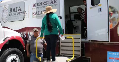 Centros de Salud Mviles en el parque del fraccionamiento Santa Fe