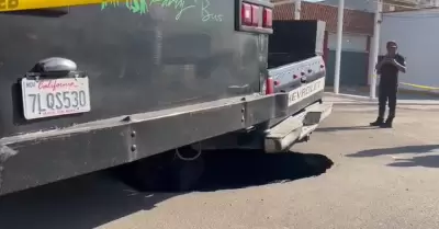 Fuga de agua habr�a provocado socav�n en el Centro de Tijuana: PC