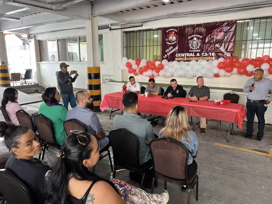 Reconocern el trabajo de bomberos activos y jubilados