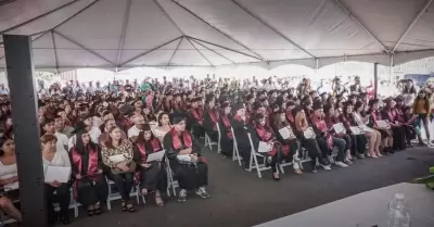 Concluyen preparatoria abierta 510 estudiantes afectados por escuelas irregulare