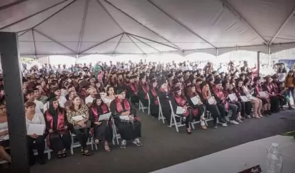 Concluyen preparatoria abierta 510 estudiantes afectados por escuelas irregulare