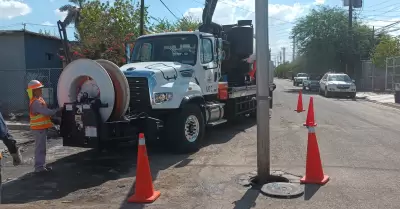 Limpieza de desechos en los drenajes pblicos