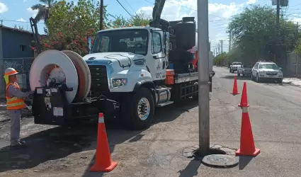 Limpieza de desechos en los drenajes pblicos