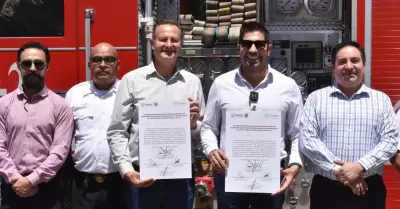 Firma con Fbricas Monterrey-Bomberos