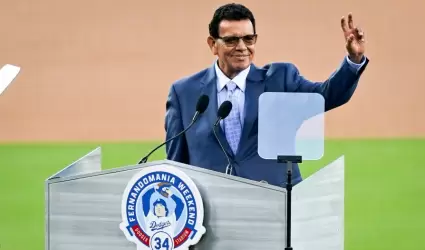 Fernando Valenzuela fue homenajeado por los Dodgers de Los Angeles