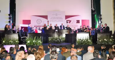 Conmemora "D�a del Constituyente" congreso de Baja California que preside el Dip