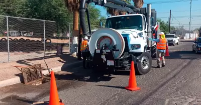 Labores de desazolve para prevenir el impacto de lluvias