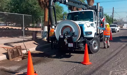 Labores de desazolve para prevenir el impacto de lluvias