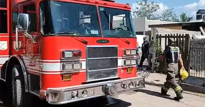 Incendio de vivienda en la colonia Las Villas