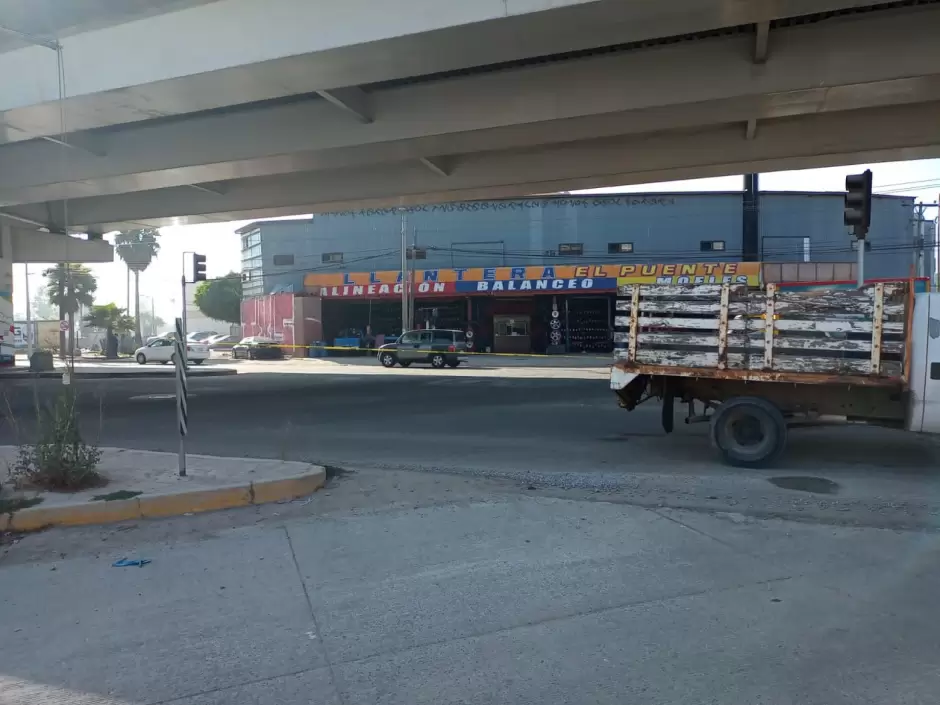 Trabaja CESPT en la rehabilitación de un pozo de visita del colector industrial en Tijuana