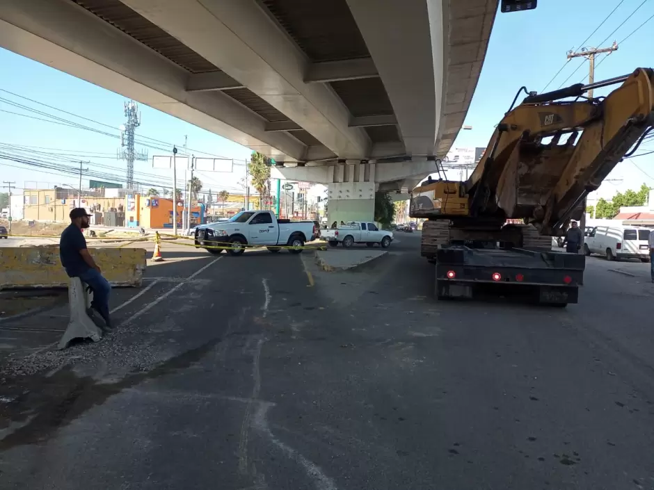 Trabaja CESPT en la rehabilitación de un pozo de visita del colector industrial en Tijuana