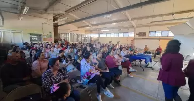 Reunin con madres y padres de familia de estudiantes