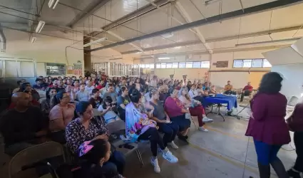 Reunin con madres y padres de familia de estudiantes