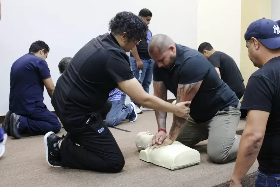 Capacitan a softbolistas sobre primeros auxilios