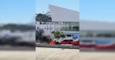 Carro incendiado