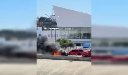 Carro incendiado