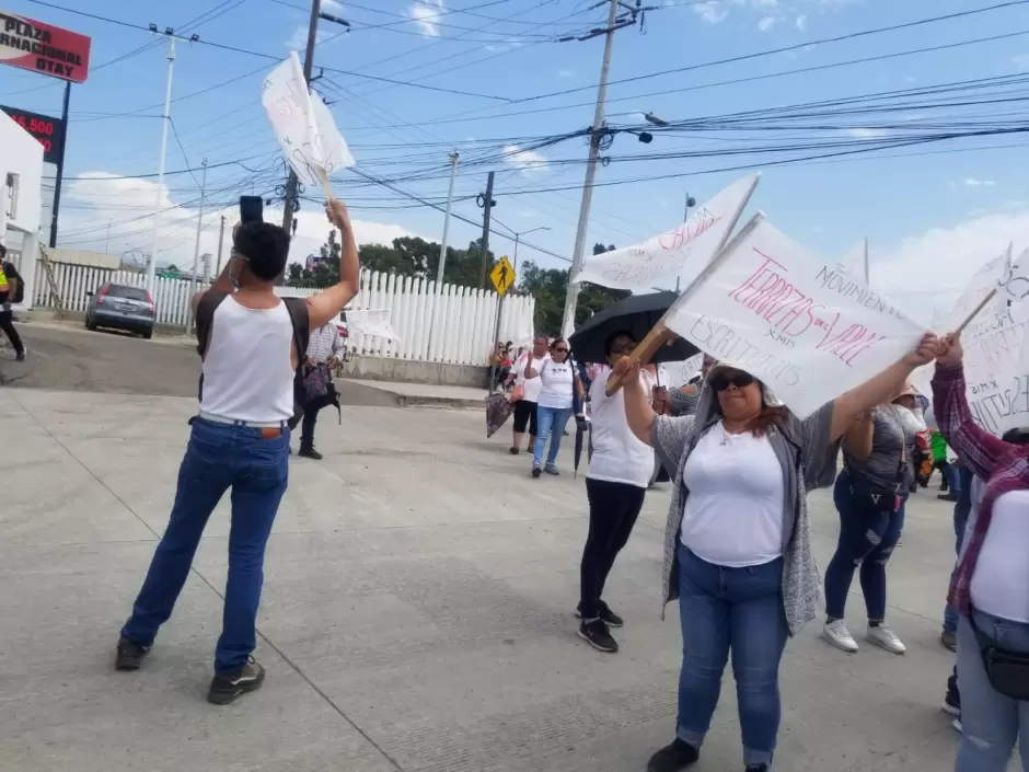 Manifestantes cierran garita de exportacin en Otay