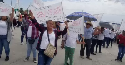 Manifestantes cierran garita de exportacin en Otay