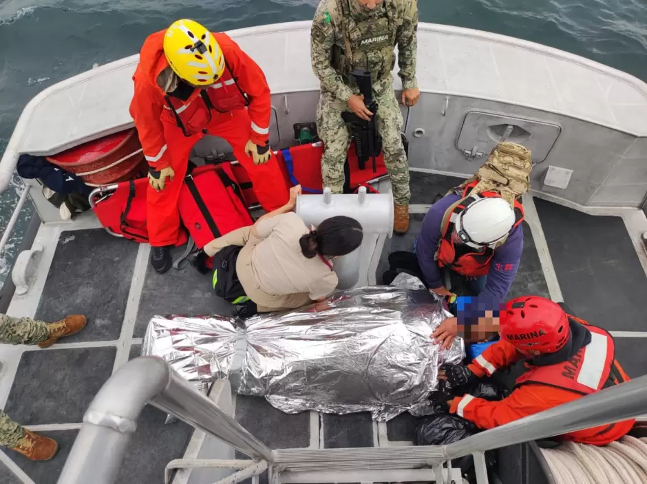 Personal Naval realiza rescate de 13 personas y realiza evacuaci�n m�dica en inmediaciones de Ensenada