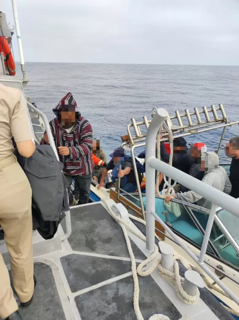 Personal Naval realiza rescate de 13 personas y realiza evacuaci�n m�dica en inmediaciones de Ensenada