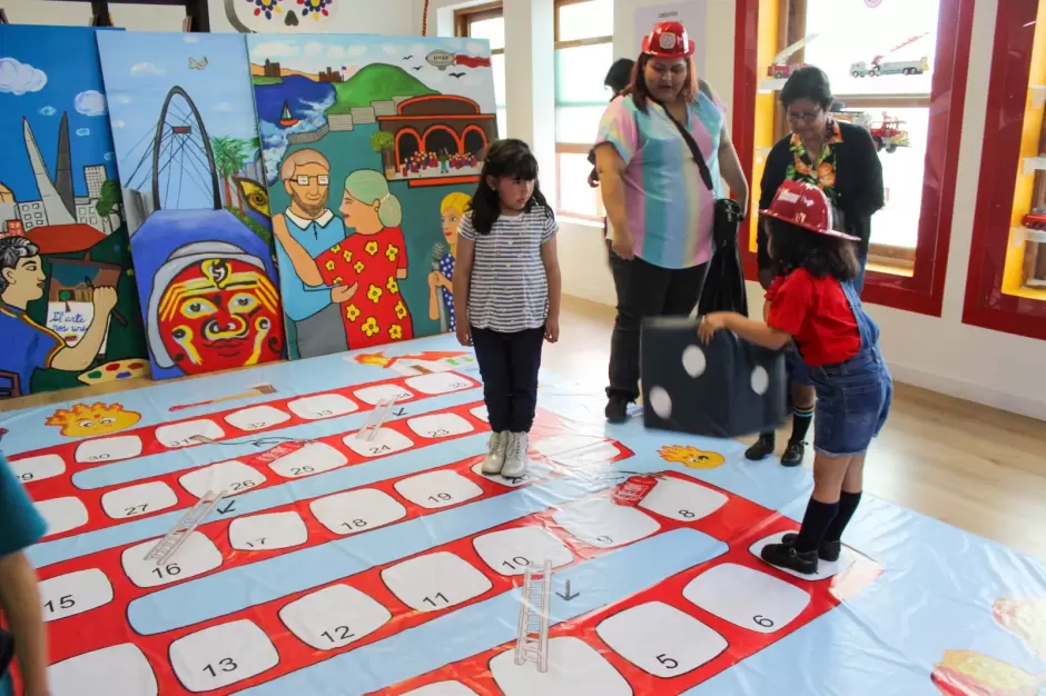 Exhibicin "Bomberos de Tijuana: coleccin de juguetes"