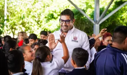 Inauguran techumbre y aula comedor en primaria