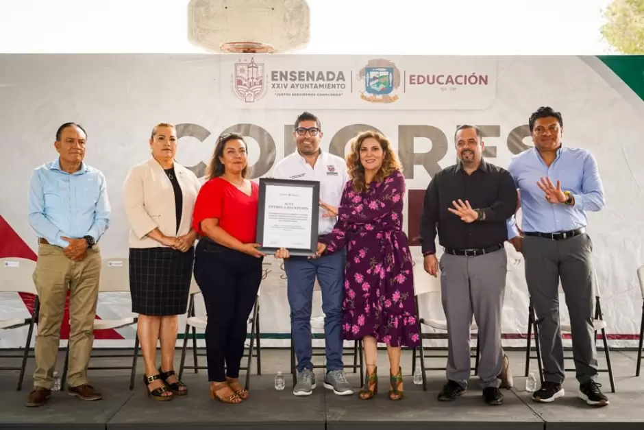 Inauguran techumbre y aula comedor en primaria