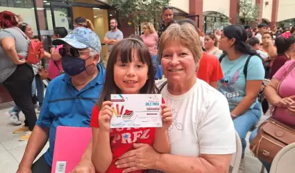 Entrega de vales de uniformes para estudiantes de preescolar y primaria