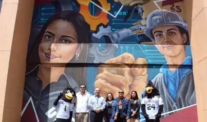 Mural dedicado a sus estudiantes y egresados