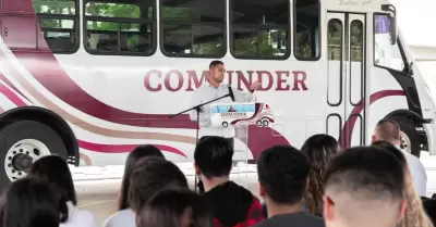 Transporte escolar Comunder a beneficio de estudiantes