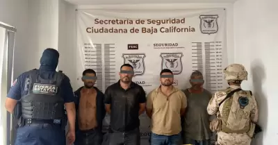 6 personas en posesin de drogas, armas y vehculos