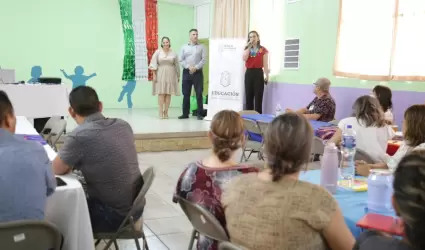 Taller "Crculos de Lectura" en departamento de educacin primaria en Mexicali