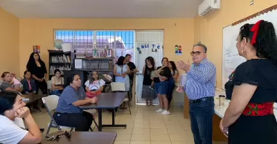 Recorre secretario Sols Benavides escuela primaria Xicotncatl