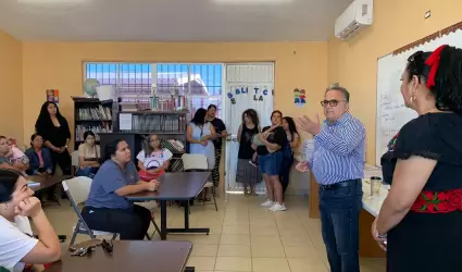 Recorre secretario Sols Benavides escuela primaria Xicotncatl