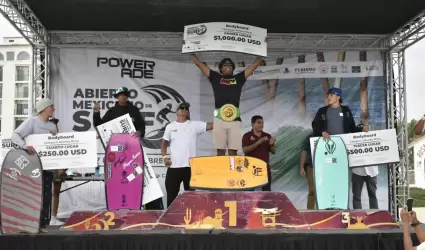 Entrega �rik "El Terrible" Morales premios a ganadores de abierto mexicano de su