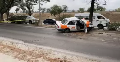 Cierran lateral de V�a R�pida por accidente automovil�stico