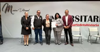 Entrega edil becas y est�mulos econ�micos a estudiantes