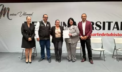 Entrega edil becas y est�mulos econ�micos a estudiantes