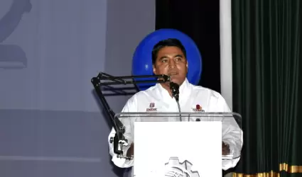 Acude Erik "El Terrible" Morales a celebracin del 52 aniversario del ITT