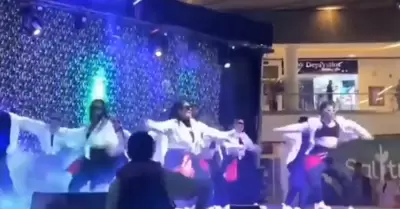 Escenario colapsa y lesiona a bailarines en Colombia