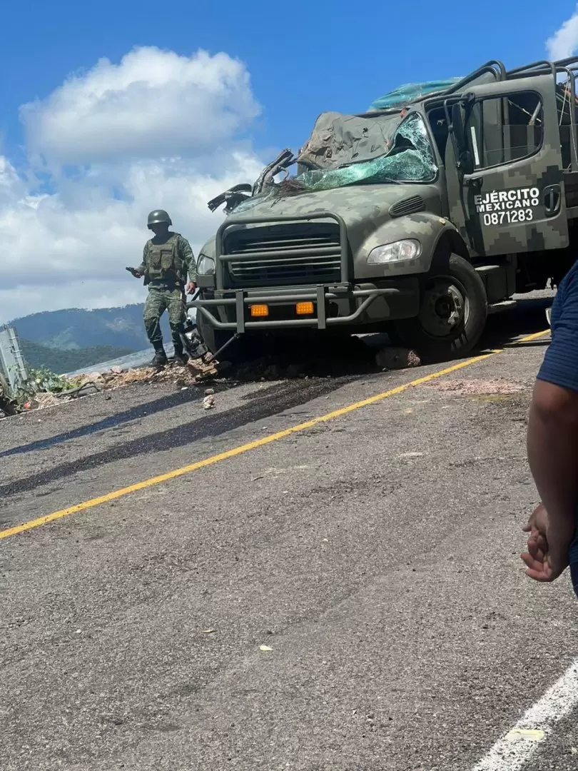 Accidente deja 2 militares muertos en Durango