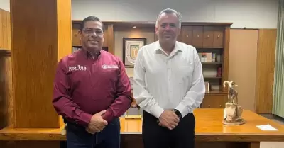 Se re�ne Diputado Molina Garc�a con rector de la UABC