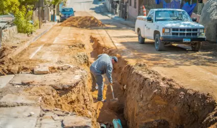 Reparan red de alcantarillado sanitario en colonia Loma Alta