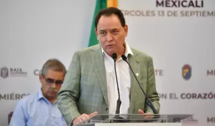 Secretario de Salud J. Adrin Medina Amarillas