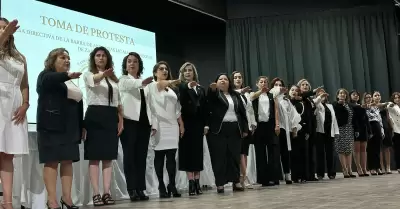 Toma protesta nueva mesa directiva de la barra de Mara Sandoval de Zarco